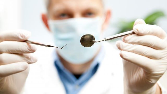 OMS recomandă amânarea vizitelor de rutină la dentist