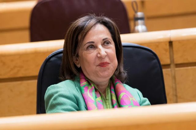 Robles afirma sentirse apoyada por Sánchez tras el mensaje en el que la llama «pájara»