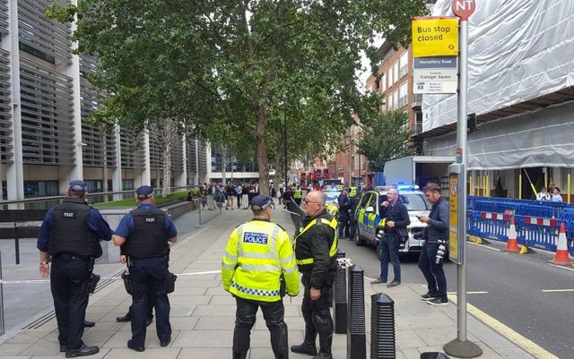 Un bărbat înjunghiat în fața Ministerului de Interne din Londra
