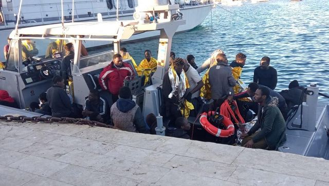 Migranti, vertice ad Agrigento con Piantedosi