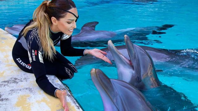 Gessica Notaro torna ad addestrare i delfini
