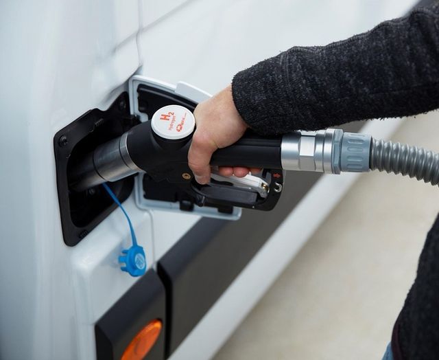 Marea Britanie vrea sa interzica vanzarile de masini diesel, pe benzina si hibride din 2035