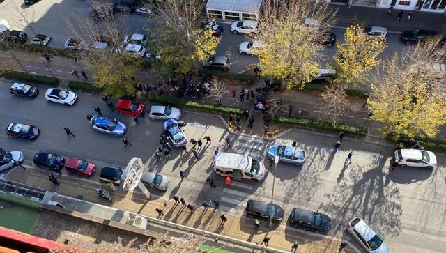 Spari in pieno centro a Taranto, feriti due poliziotti