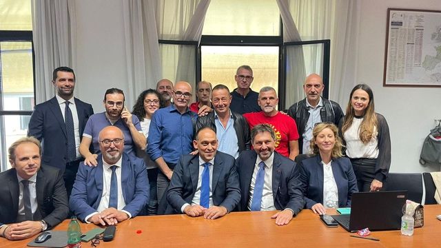 Napoli, operai ex Whirlpool firmano nuovo contratto con Tea Tek