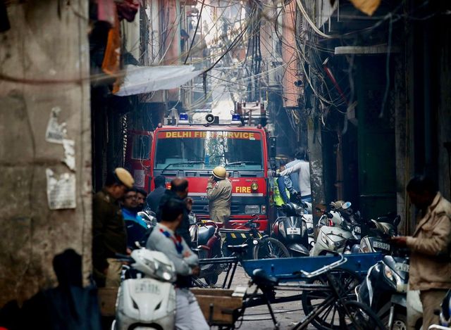 Incendiu puternic la o fabrică: 43 de morți
