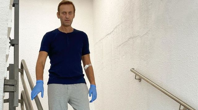 Alexei Navalny, nuova foto su Instagram in cui cammina da solo