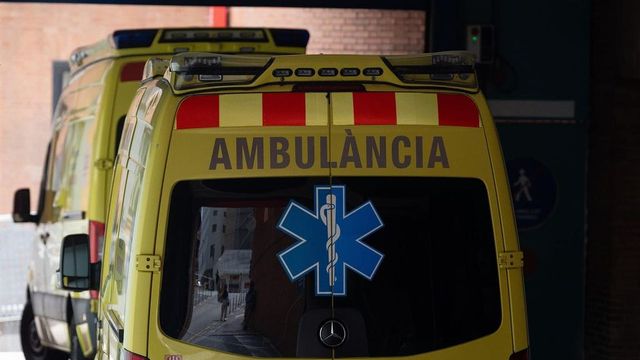 Un muerto tras caer un trozo de hormigón de la fachada de un centro comercial de Sabadell