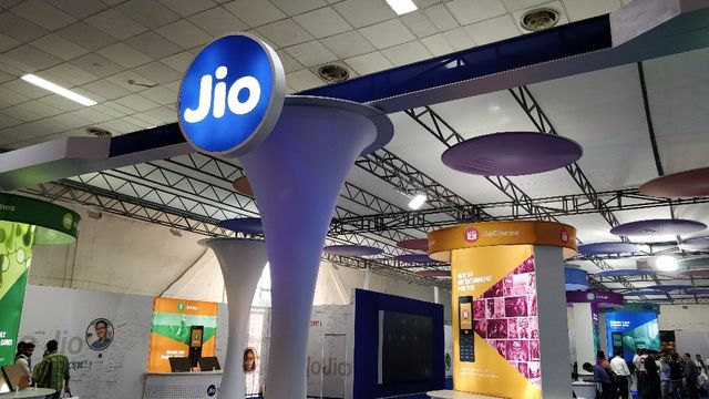 Jio Will Charge Users 6 Paise For Calling Airtel & Vodafone Users