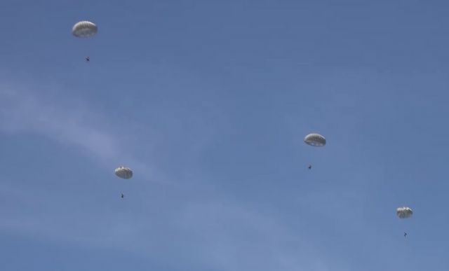 Румынские и молдавские военные выполнят прыжки с парашютом на учениях в Бельцах