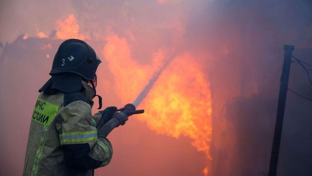 Incendiu la o rafinărie din Leningrad în urma unui atac cu drone