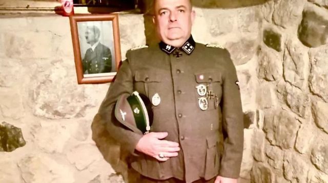 In divisa nazista Gabrio Vaccarin, consigliere comunale di Fratelli d’Italia in Friuli