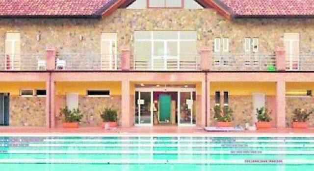 Giffoni Valle Piana, bimbo muore a sei anni dopo la caduta in piscina