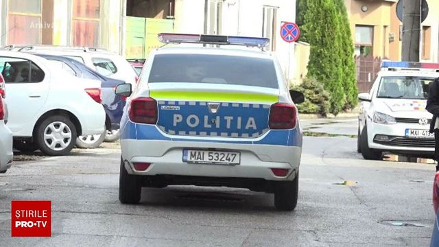 O șoferiță aflată sub influența alcoolului a blocat circulația după ce a ajuns cu mașina pe calea ferată din Eforie Nord