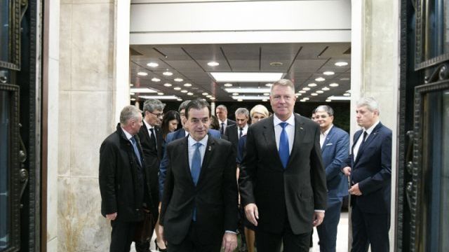 Klaus Iohannis pleacă din țară, după dezbaterea electorală cu jurnaliștii. Președintele participă la Congresul PPE de la Zagreb