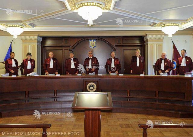 Judecătorii de la Curtea Constituțională decid astăzi asupra plafonării dobânzilor la bănci