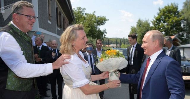 Fostul ministru de externe al Austriei, Karin Kneissl, ar fi devenit publicist al postului controlat de Kremlin, Russia Today