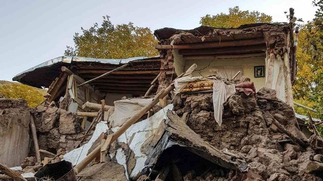 Earthquake in northwestern Iran kills at least 5, injures over 300