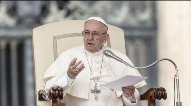 Papa, 'Non sto bene di salute', voce affaticata