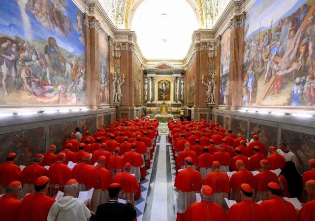 ¿Por qué hay seis cardenales que han roto la etiqueta del cónclave?