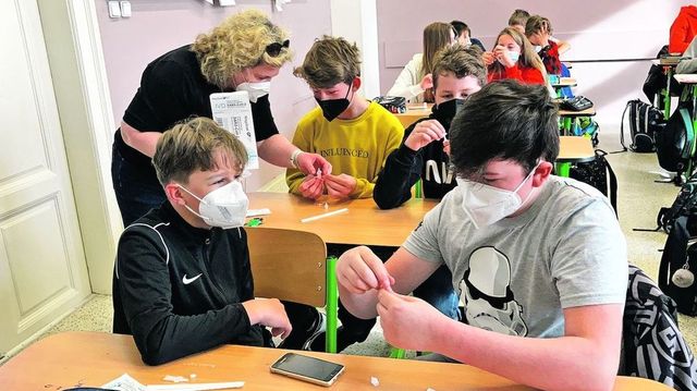 Učit bez respirátorů bude možné asi i v Libereckém, Zlínském a Jihočeském kraji, řekl Vojtěch