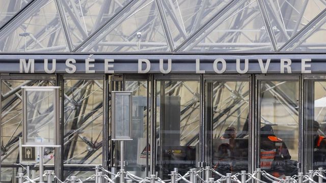Detenidos dos sospechosos por el robo de joyas del museo del Louvre