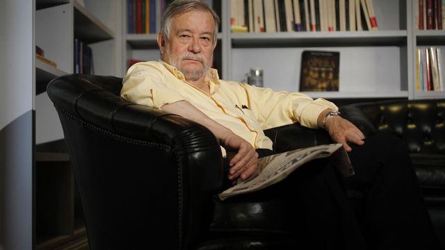 Muere el escritor y crítico literario José María Guelbenzu a los 81 años