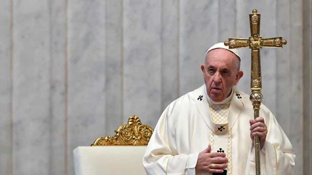 Pope guides locked-down world through virtual Easter