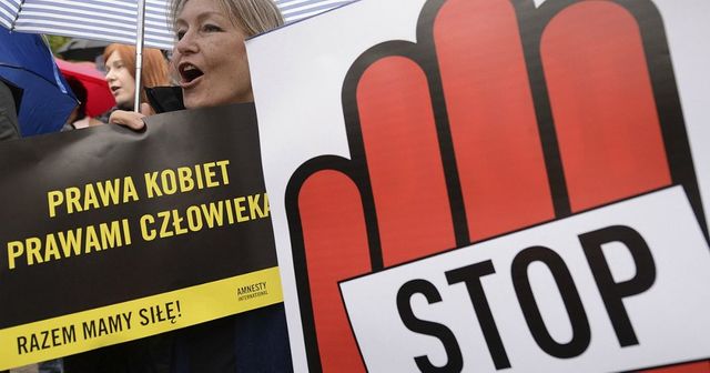 Polonia, aborto dichiarato incostituzionale, anche in caso di grave malformazione del feto