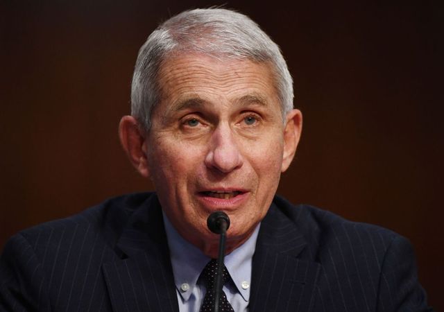 Fauci: Noile date arată că vaccinurile sunt mai puțin eficiente împotriva noilor tulpini