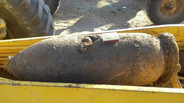 Descoperire periculoasă în satul Puhăceni. Un muncitor a găsit un obuz cu o greutate de aproape 50 de kilograme