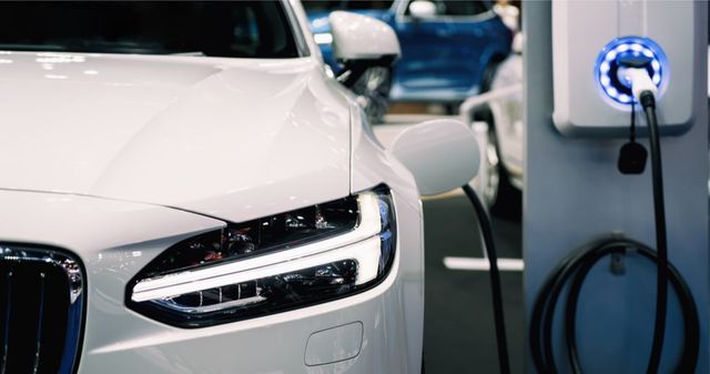 Vânzările de mașini electrice vor crește cu 30% pe an, în următorul deceniu