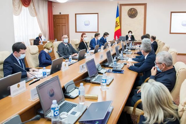 Правительство отозвало четырех послов Республики Молдова