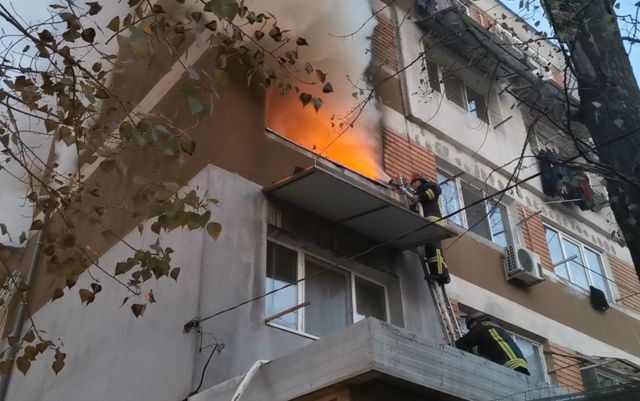 Incendiu într-un bloc din Galați. 2 persoane au murit, iar alte 3 au fost intoxicate cu fum
