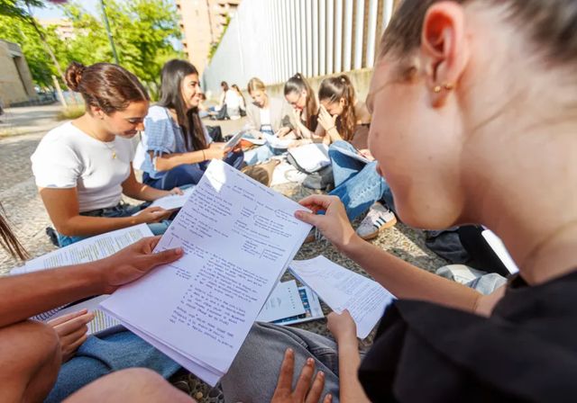 El Gobierno abre una «vía rápida» para captar a los estudiantes extranjeros bloqueados por Trump