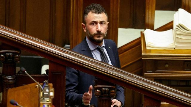 Spari alla festa di Capodanno, il deputato Emanuele Pozzolo condannato a un anno e tre mesi
