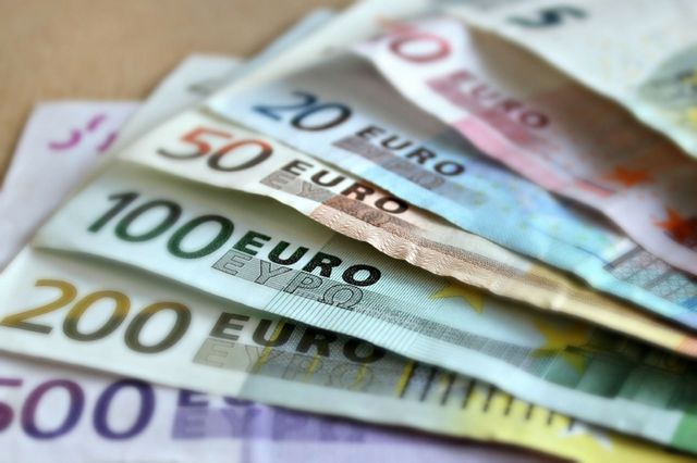 Moneda euro a atins al patrulea maxim istoric la rând