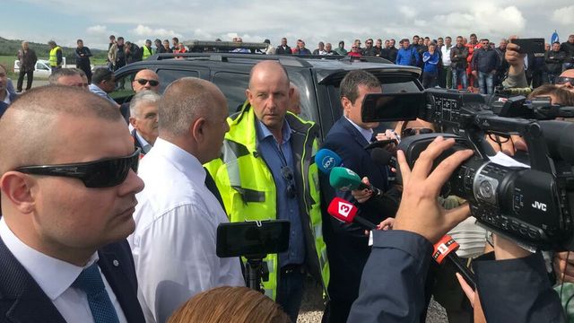 Борисов инспектира строителството на пътя Драгоман - Сливница