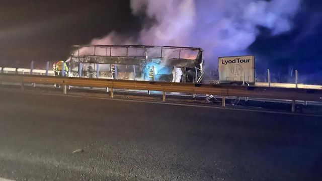 Autocar cu 44 de călători, în flăcări pe Autostrada A1