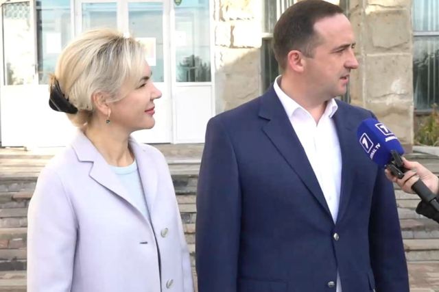 Vadim Brînzaniuc, la vot împreună cu soția: Doresc un oraș în care să fii mândru că trăiești, iubești și muncești