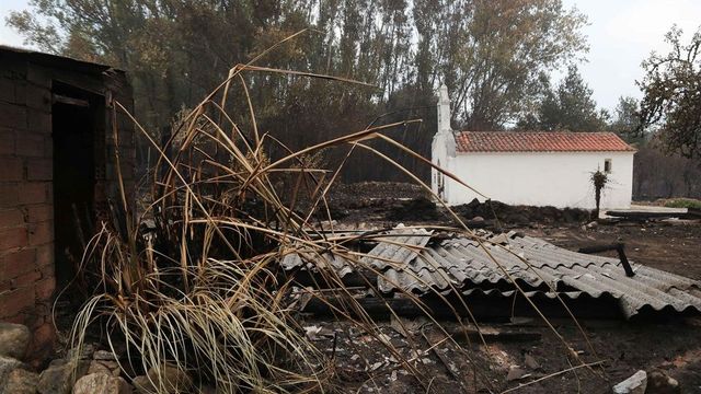 Estabilizado el incendio de Pantón y controlado el de Lobios