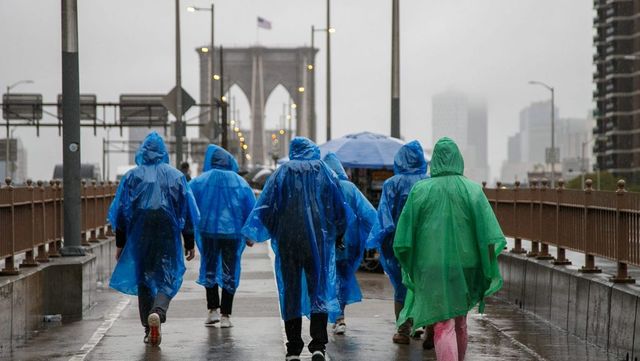 Heves esőzések miatt New York utcáit elöntötte a víz