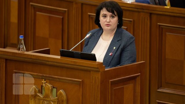 Viorica Dumbrăveanu, pregătită de moțiune. Va merge în Parlament și le va aminti deputaților cum a fost delăsat sistemul în ultimii ani