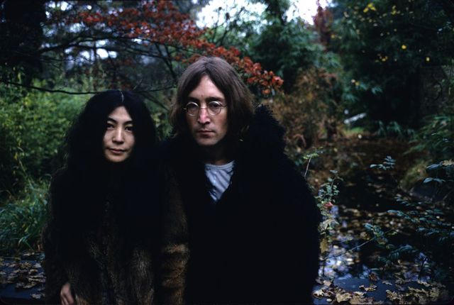 Negyven évvel a történtek után, most bocsánatot kért Yoko Onótól John Lennon gyilkosa