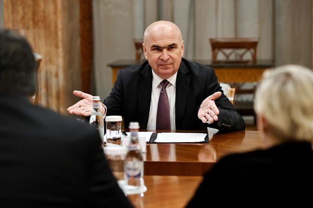 Bolojan explică de ce Guvernul amână interdicția cumulului pensiei cu salariul