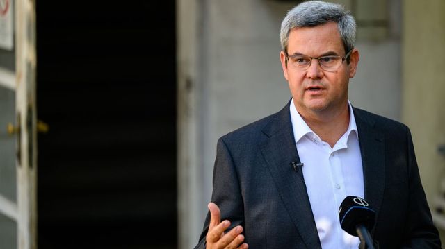 Ez nem adomány, hanem figyelemelterelés – Takács Péter üzent a Tisza vezérének