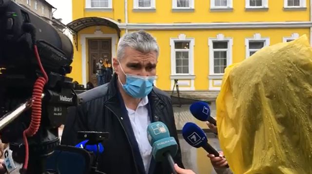 /VIDEO/ Slusari, la protestul din fața Curții Constituționale: „Tot acest circ care s-a întâmplat în Parlament va fi anulat”