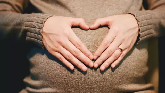 La donna americana con raro doppio utero ha partorito le due gemelle