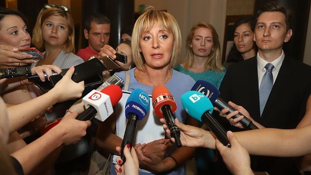 Мая Манолова може да бави решението за кметската битка в София до средата на септември