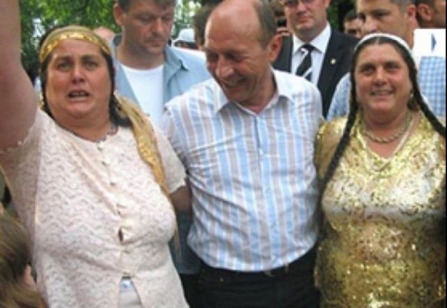 Traian Băsescu, reclamat la CNCD pentru afirmații „incitatoare la ură” la adresa minorității rome