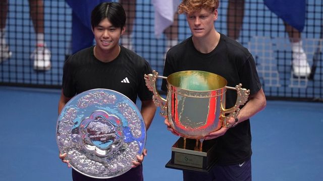 Sinner derrota a Tien en la final de Pekín y se acerca a Alcaraz en la lucha por el número uno